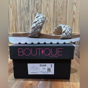 NWT women’s boutique sandals